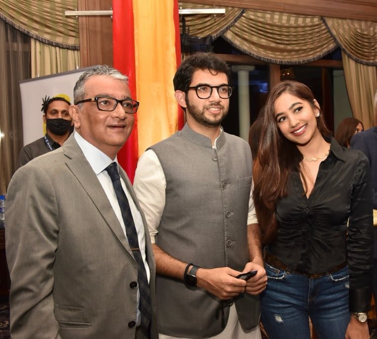 Mr. Dinesh and Ms. Twinkle Govindani with Shri Aditya Thackeray, Minister of Tourism and Environment, Government of Maharashtra